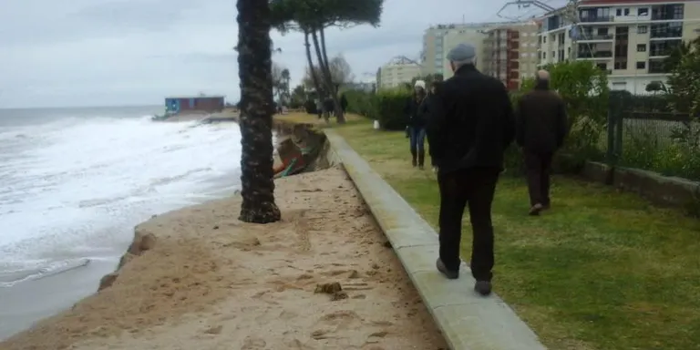L'Estat promet abocar sorra a la platja de Pineda i un estudi per fer espigons