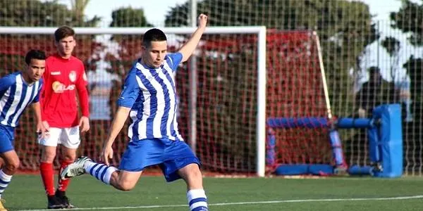 La UD Torredembarra s’imposa per 3 a 4 al camp de l'Hospitalet i surt de la zona de descens