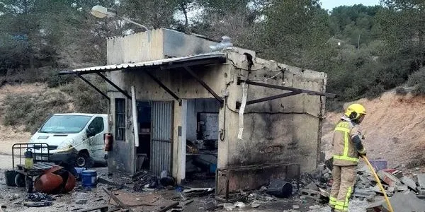 Tres ferits greus en l'explosió d'una caseta aïllada en una empresa de pirotècnica de Vimbodí i Poblet