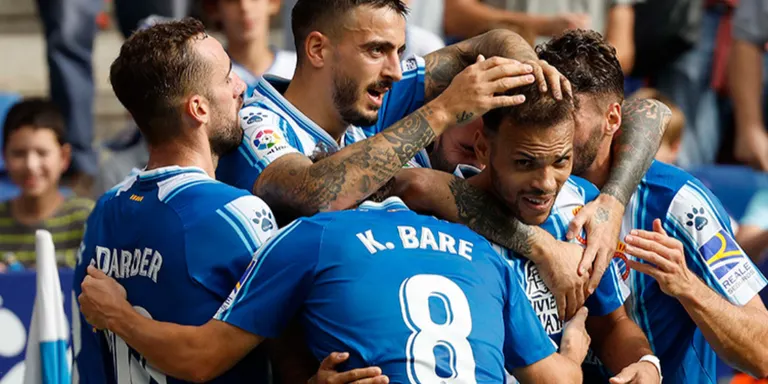 L’Espanyol rasca un empat davant l’Elx (2-2)
