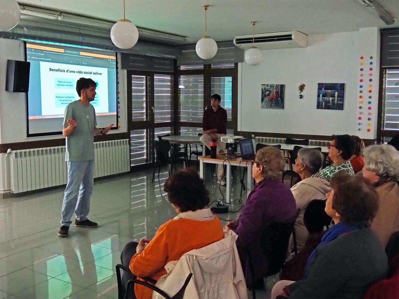 La Setmana de la Gent Gran comença amb una caminada, una actuació musical i un taller sobre envelliment saludable