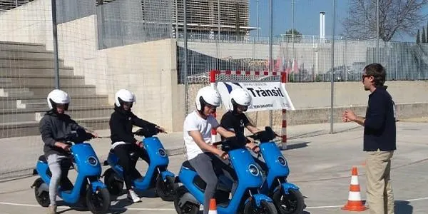 Els alumnes de 4t d'ESO de l'Institut Altafulla realitzen un taller de circulació viària