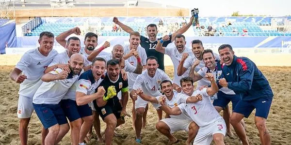 Els futbolistes José Arias i Eliott Mounoud accedeixen a les semifinals dels III Jocs Europeus i lluitaran per les medalles