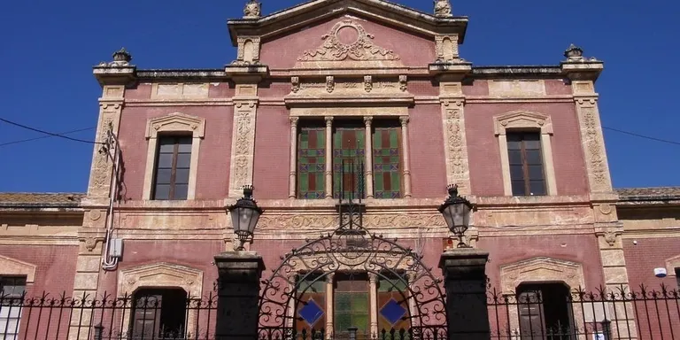 Tornen les visites guiades al nucli antic i al patrimoni indià