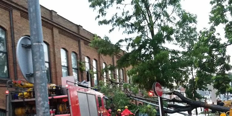 Els Bombers reben 73 avisos des de Rubí a causa de la pluja i el vent