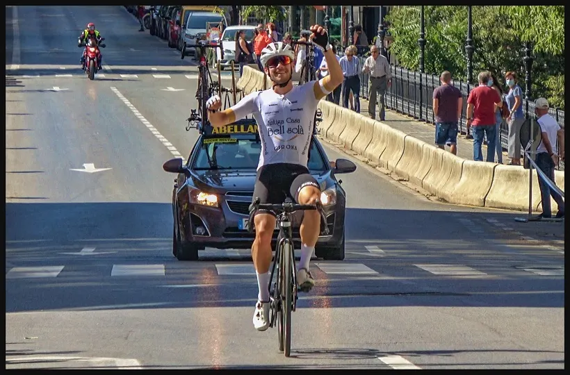El ciclista Edgar Curto s’endú el Trofeu San Jorge – Santiago Blanquer d’Alcoi