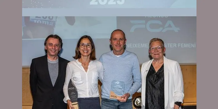 L’atleta Marta Camps i el seu entrenador Guillermo Alonso reben un reconeixement en la Festa de l’Atletisme Català