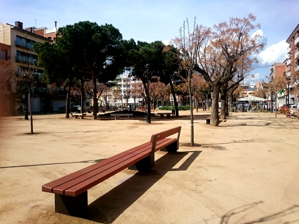 S'obre la Plaça de les Mèlies tot i que les obres no estan encara finalitzades