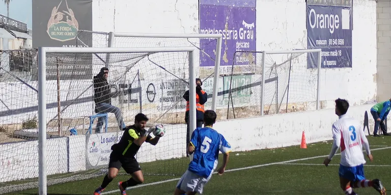 Cop sobre la taula d’un Rubí solvent