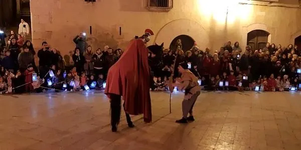 Correfoc, versots, i castell de focs per culminar la diada de l’11 de novembre en honor a Sant Martí