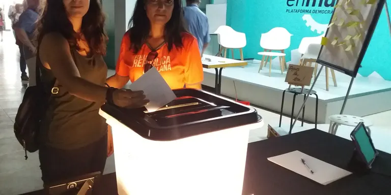 En Marxa instal.la urnes al punt de votació que es va fer servir l'1-O
