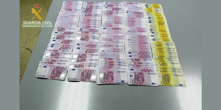 Intervenen 738.200 euros a dos passatgers del bus entre la Seu i Barcelona