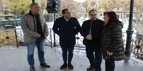 TODO PREPARADO PARA ABRIR LA PISTA DE HIELO Y LOS TOBOGANES DE ESTAS NAVIDADES