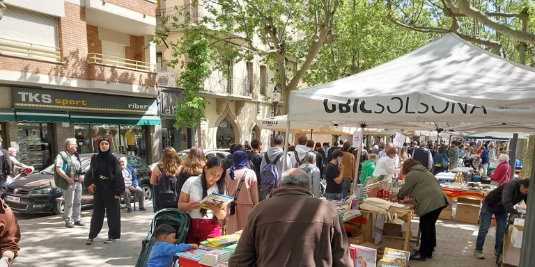 Solsona enceta un Sant Jordi amb força moviment ja durant el matí