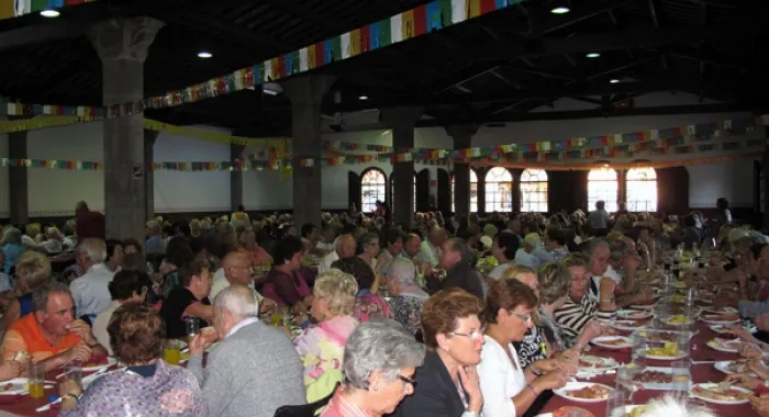 El berenar popular omple cada any la Sala Polivalent del Calisay