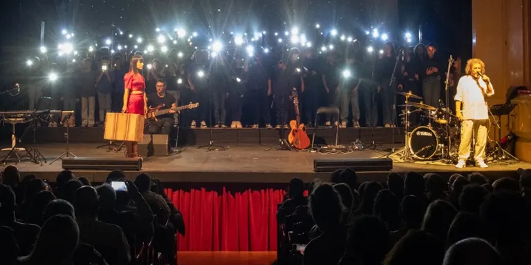 Alumnes de Torredembarra participen en la cantata 'Un cant als estels', creada per PeTaCa