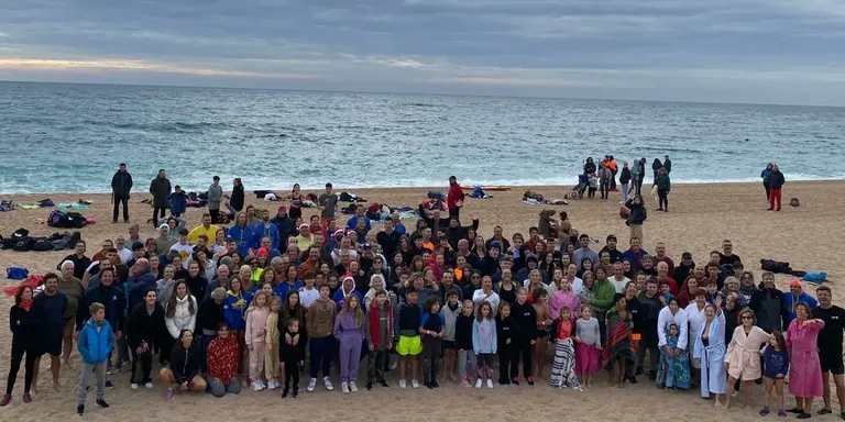 Rècord de participació al primer bany de l’any a Lloret