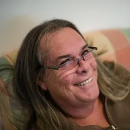 Entrevistes de la Justa del 30/10/2020 — Despatologització trans, buits legals i pedagogia al Baix Llobregat: Rosa Maria Maristany i el documental 'Trànsito i Felicitat' - episode art