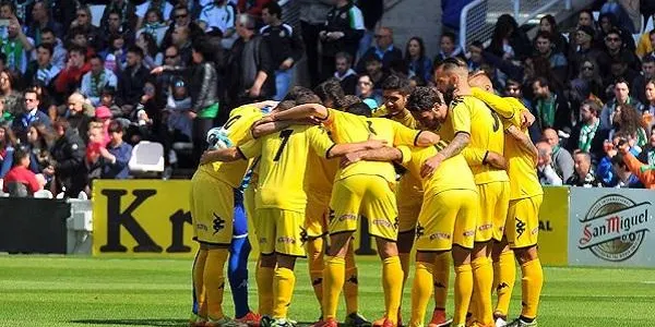 El Reus d’Alberto Benito goleja el Ràcing de Santander per 0 a 3 i se situa a un pas de fer història