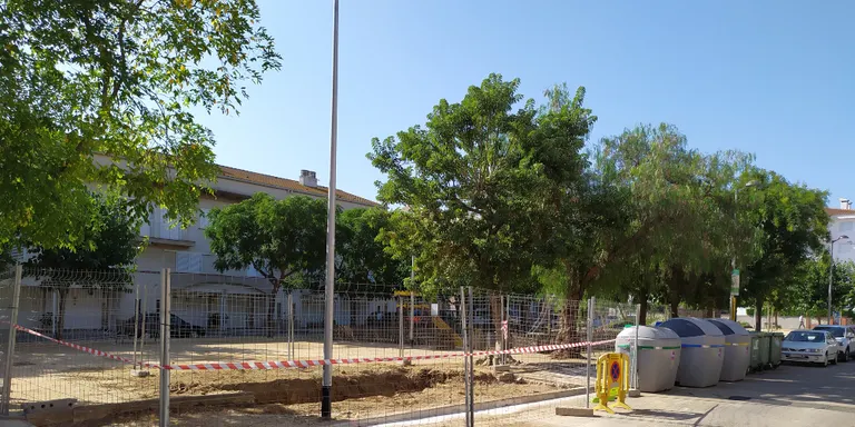 Obres pel soterrament de contenidors a tres punts de Pineda