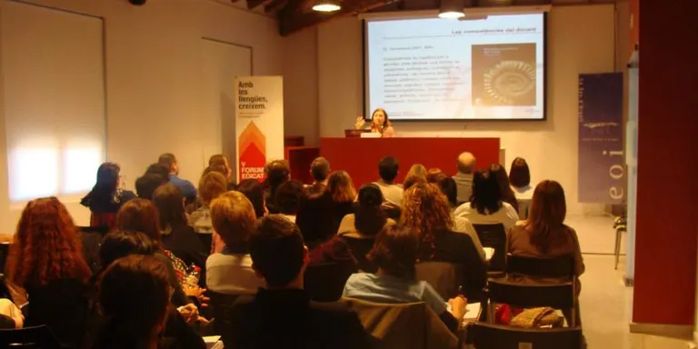 Els mestres d'EOI debaten com millorar la seva coordinació i motivació