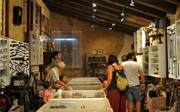 Voluntaris i Ajuntament es reuneixen per definir el manteniment del Museu Etnogràfic d’Altafulla