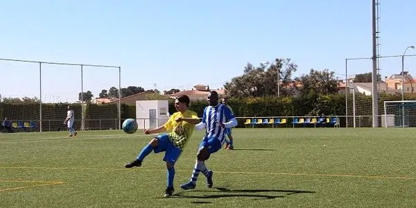 El Torredembarra goleja el Banyeres i fa un pas de gegant cap a la permanència (1-6)