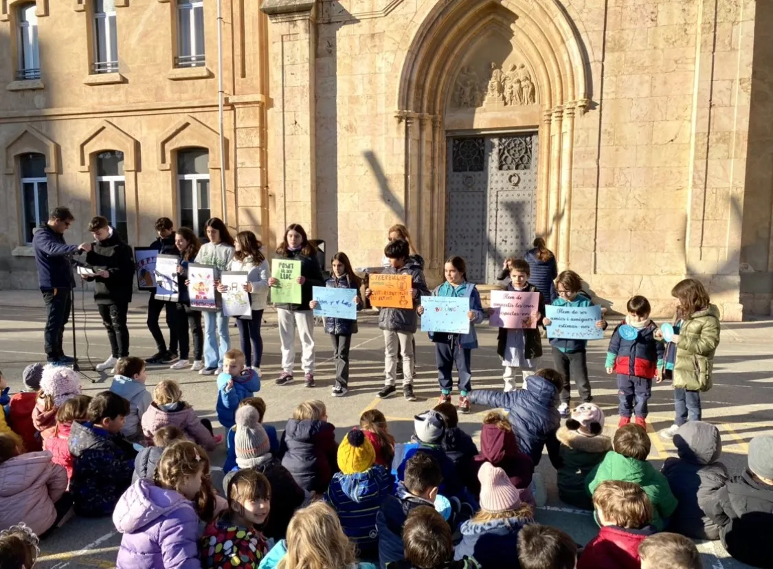 El Col·legi Vidal i Barraquer de Cambrils commemora el Dia Escolar de la No Violència i la Pau