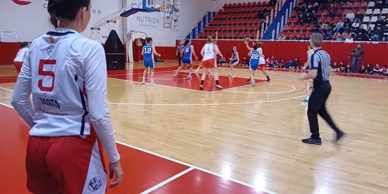 Derrota del CB Valls femení que es complica molt la salvació
