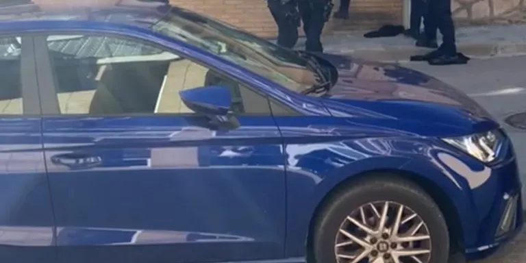 Els Mossos desallotgen un domicili al carrer d'Avel·lí Xalabarder