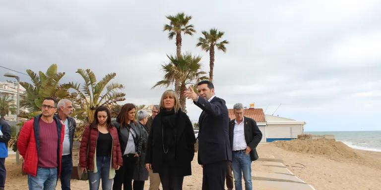 La Presidenta de la Diputació de Barcelona, Núria Marín visita la platja de Pineda i anuncia ajuts per la seva restauració