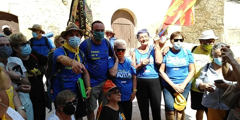 Els Avis i Àvies per la Llibertat de Cambrils reben Jordi Turull al seu pas per la Morera de Montsant