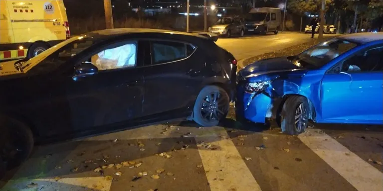 Un vehicle xoca contra un control d'alcoholèmia a Vic i fereix tres agents