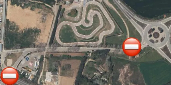 Aquest dijous es talla el trànsit a la carretera de la platja per treballs de senyalització i pintura vial