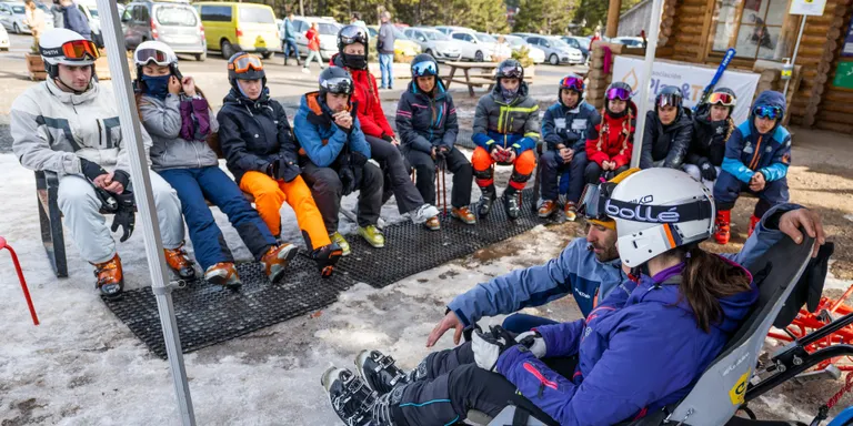 L'INEFC Pirineus fa pràctiques d’esport adaptat a l'estació d'esquí de La Molina