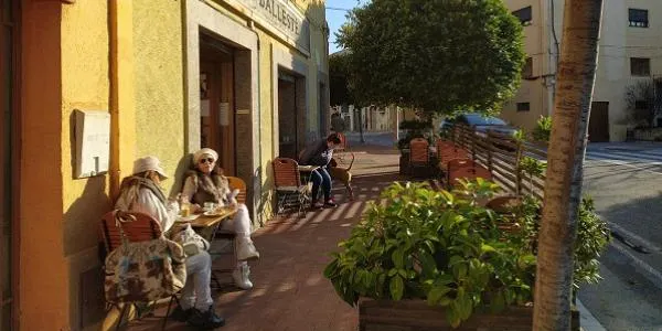 Reobren bars i restaurants a Altafulla amb el neguit d'haver de fer front a possibles nous tancaments