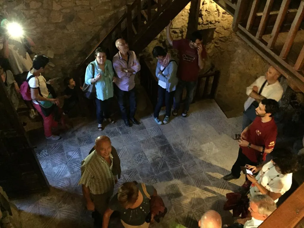 Francisco Aragón va rebre un merescut homenatge de la mà de la presidenta de la UAR, Esther Peirotè