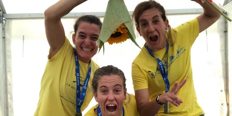 Medalla de plata d'Anna Farnés, Carmen Balastegui i Susanna Balastegui al Mundial Màsters d'eslàlom