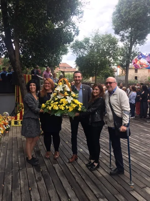 L'acte institucional de la Diada de Catalunya es va desenvolupar amb normalitat malgrat l'amenaça de pluja. Van assistir-hi totes les formacions polítiques amb representació municipal a excepció del Partit Popular