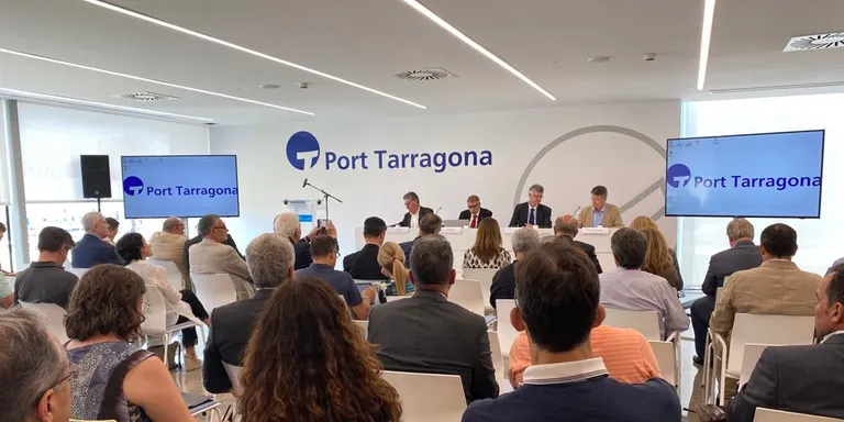Experts en transició energètica alerten del retard en la implantació de les renovables a Catalunya