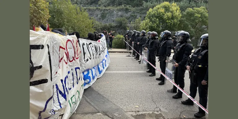 Manifestants bloquegen accessos al Nou Congost de Manresa pel partit del Baxi amb l'Hapoel Jerusalem