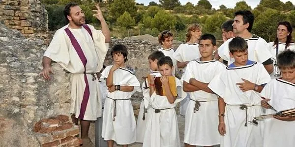Caius i Faustina ofereixen una visita guiada per la Vil·la romana dels Munts d’Altafulla