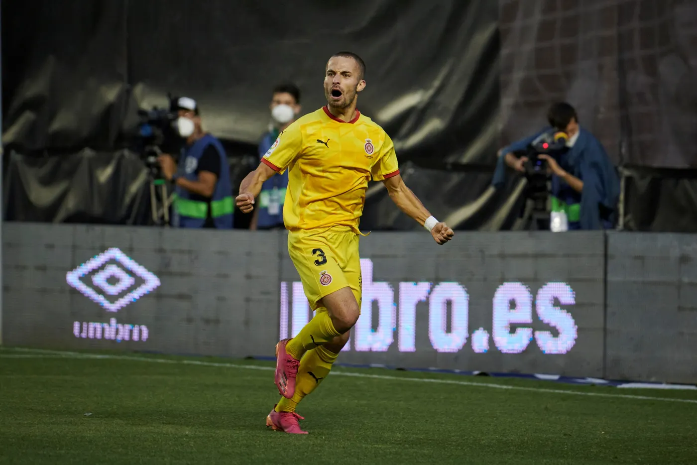 El Girona guanya i es troba ara a 90 minuts de tornar a primera