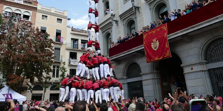 La Colla Joves porta manilles a Igualada