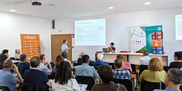 Les empreses químiques de la comarca aposten per col·laborar entre elles per seguir essent competitives