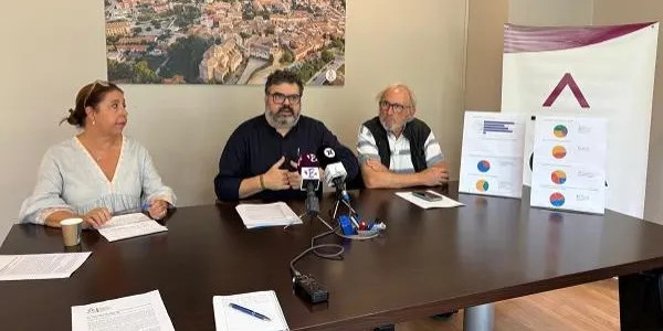 Els empresaris i comerciants d’Altafulla reclamen major flexibilitat horària en la zona blava i millors serveis i neteja