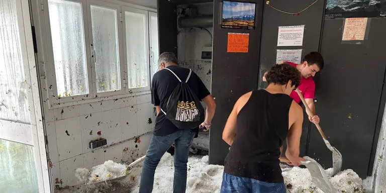 La Seu d'Urgell treballa per tornar a la normalitat després de la tempesta de dilluns, que deixa 77 mm d'aigua acumulats