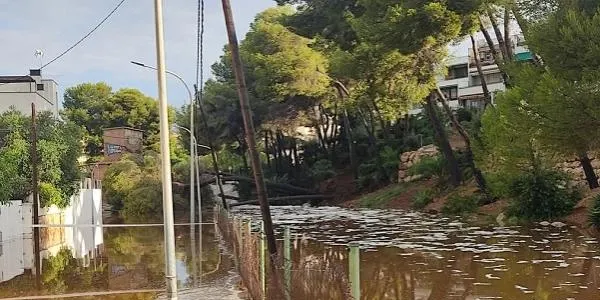 Moren la mare i la filla que van quedar atrapades per la caiguda d’un mur durant la tempesta de dissabte a Roda de Berà