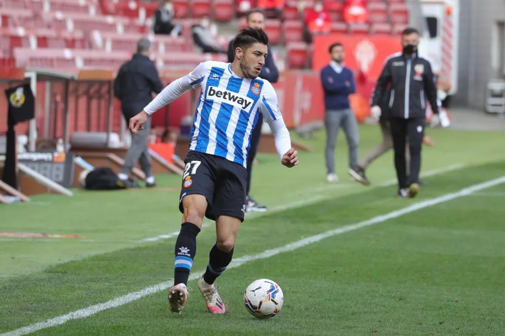 L’Espanyol treu un punt de Gijón (1-1) amb polèmica