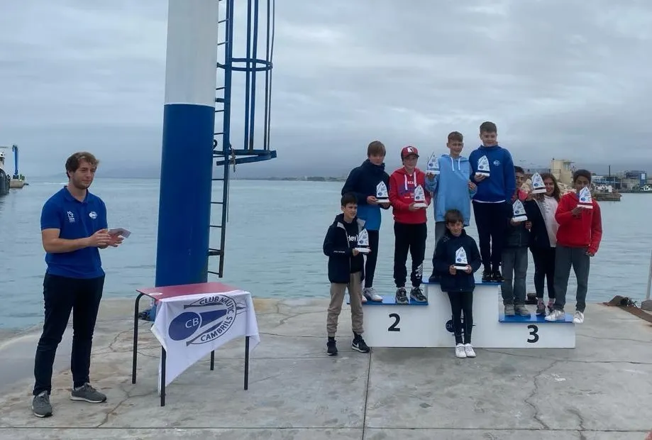 El Club Nàutic Cambrils celebra la seva primera Easter Cup per a Optimist G3
